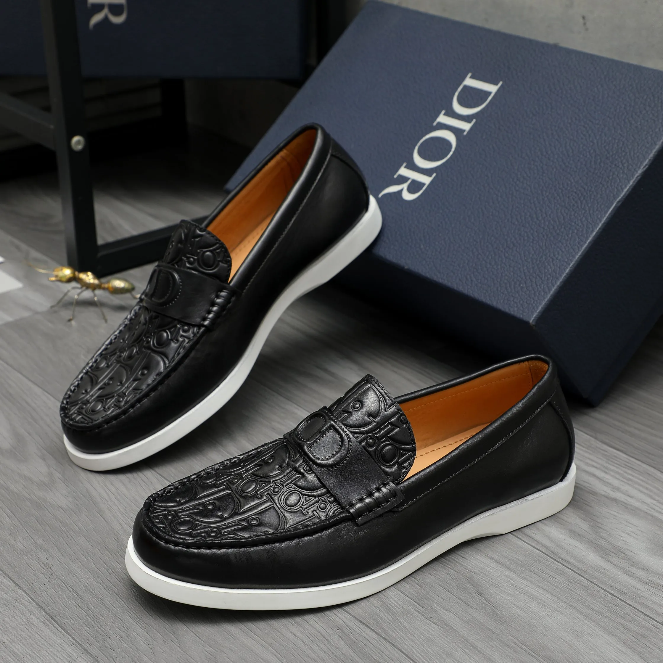 Men's shoes 💰460 Product trademark: Dior "Dior" casual slip-on leather shoes Regular size: 39-44 Product material: Selected cowhide embossed upper, cowhide lining, rubber outsole